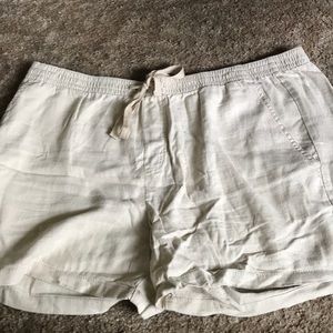 Women’s Linen Shorts